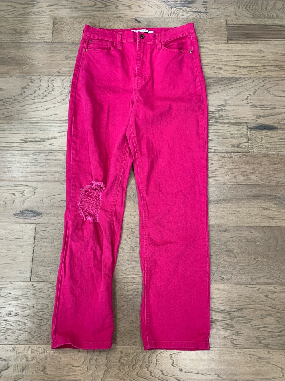 Celebrity Pink Straight Leg Jeans in Hot Pink with Distressed Knee Size 11/30